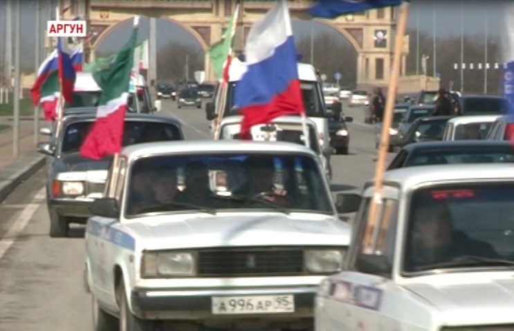 В Чечне стартовал автопробег, приуроченный к 10-летию принятия Конституции Чеченской Республики