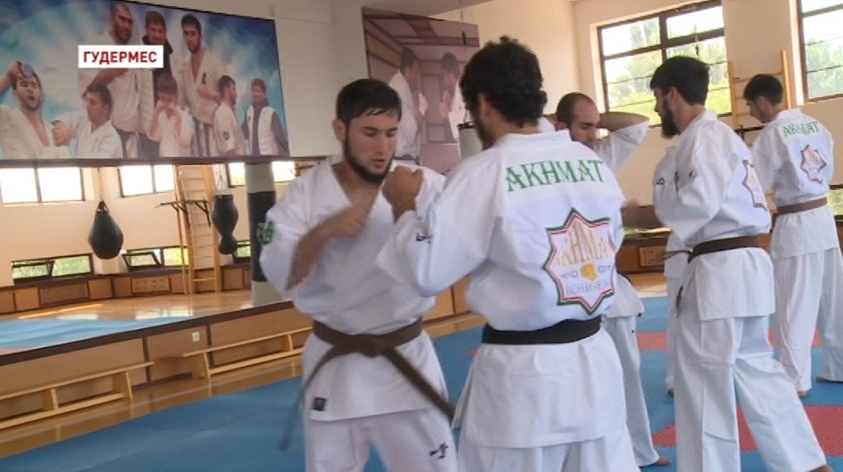 Бойцы Академии ичигеки «Ахмат» готовятся к международному матчу по карате в Грозном