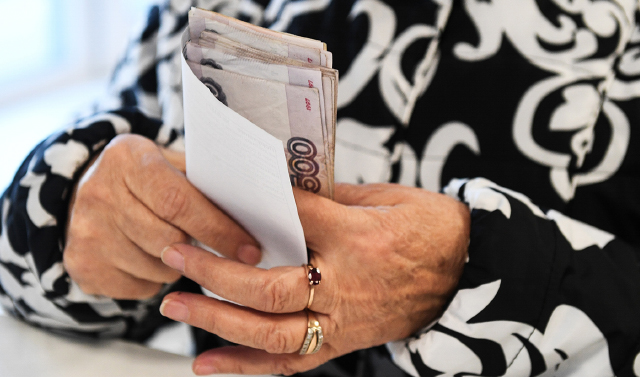 Минтруд прорабатывает индексацию пенсий работающим пенсионерам