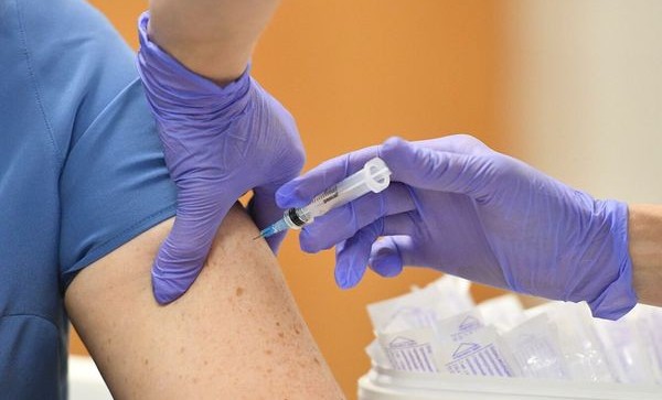 Кремль недоволен темпами вакцинации от коронавируса в России