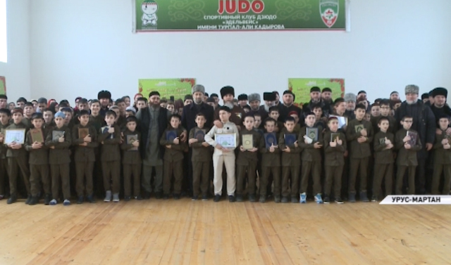 Школа хафизов в Урус-Мартане выпустила 90 хафизов 
