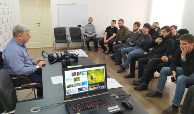 На базе ЧГТРК «Грозный» проходят мастер-классы по фото и видеосъемке 
