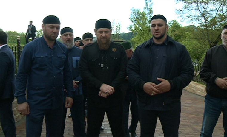 Рамзан Кадыров посетил отреставрированный зиярт шейха Гази-Хаджи в селении Симсир