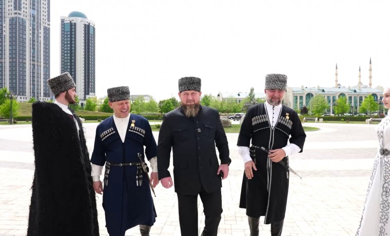 Во Дворце торжеств им. Дагуна Омаева прошло мероприятие, посвященное Дню чеченского языка