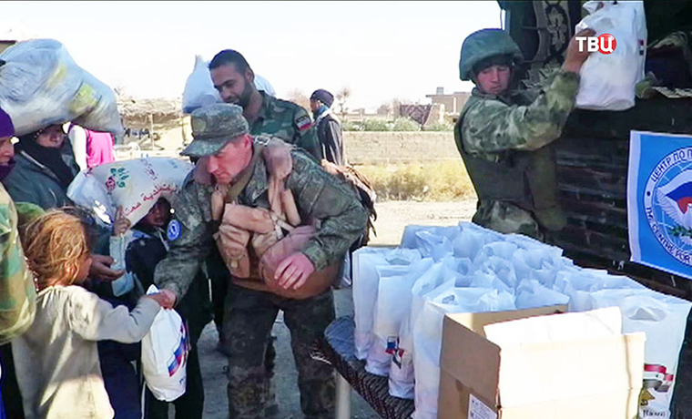 Российские военные доставили гумпомощь в город Забадани