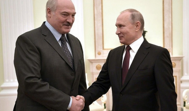 Президент России Владимир Путин поздравил Александра Лукашенко с победой на выборах