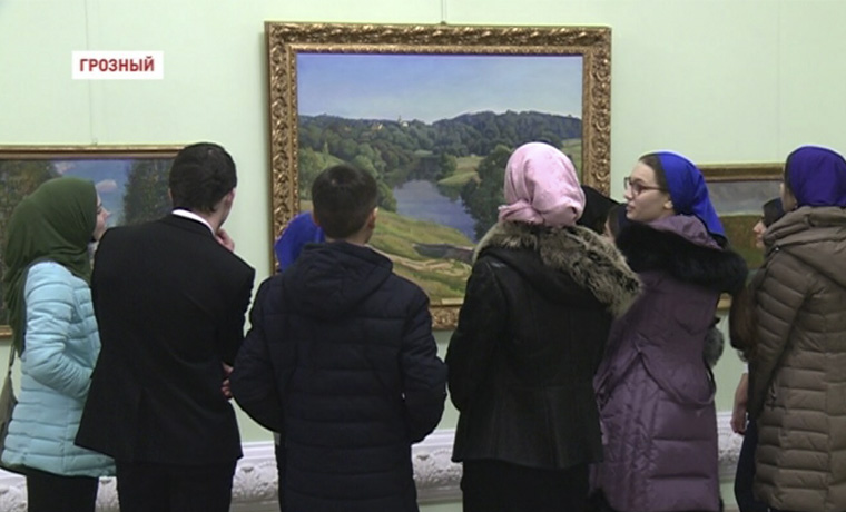 В Грозном  открылась выставка  известных мастеров России