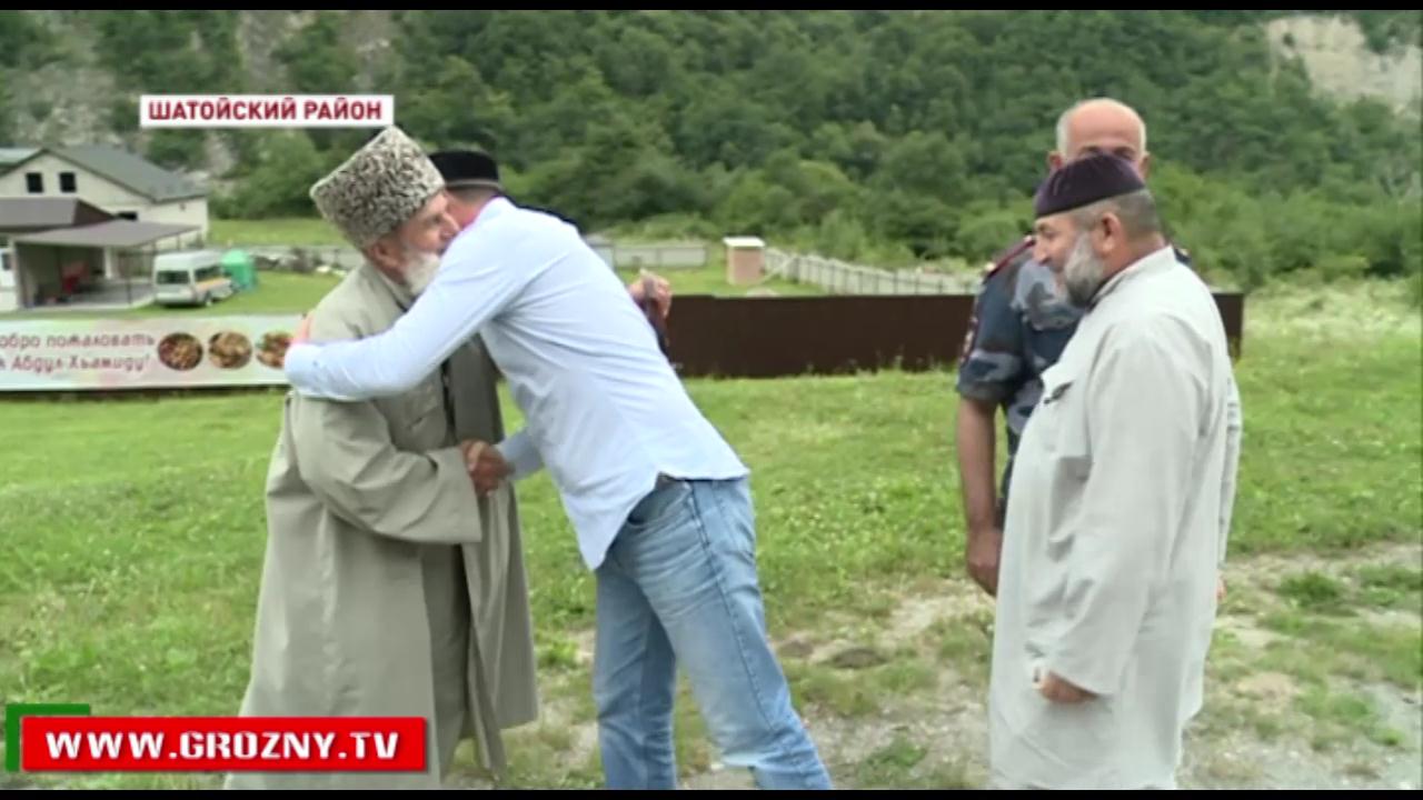 Паломники из Дагестана посетили зиярат Акберди Мухаммада в Шатойском районе