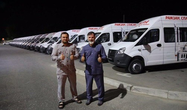Фонда Кадырова подарил администрации Шали 20 новых микроавтобусов