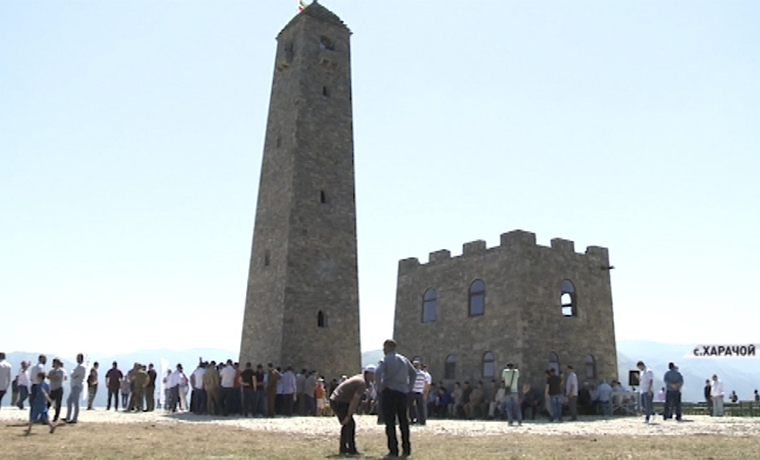  В Харачое представители тейпа Чармой открыли башенный комплекс