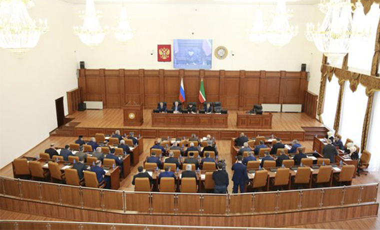 В Парламенте Чечни под председательством спикера Магомеда Даудова прошло 9-е пленарное заседание 