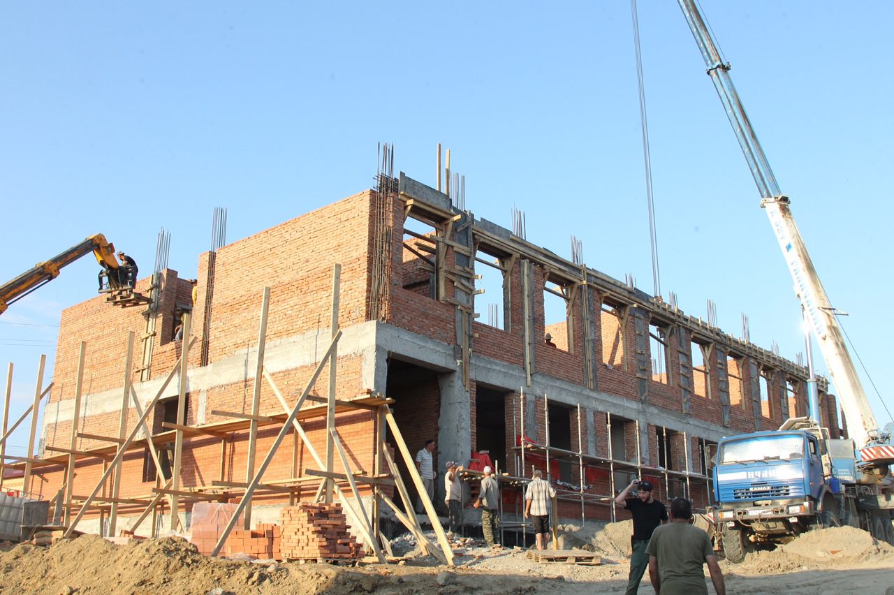 В Центарое идет активное строительство новой школы