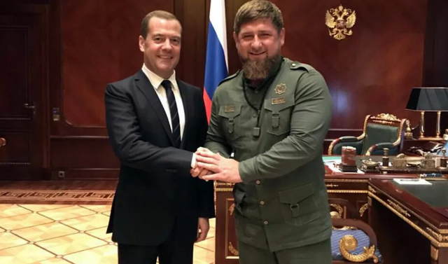 Рамзан Кадыров поздравил Дмитрия Медведева с днем рождения