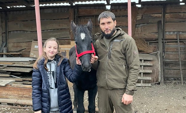 Письмо, отправленное отцу, которого нет в живых, помогло реализовать мечту чеченской девочки