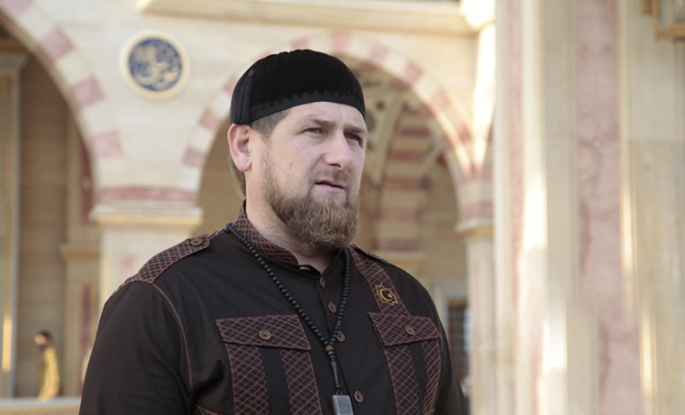 Рамзан Кадыров поздравил жителей ЧР с днем восстановления государственности чеченского народа