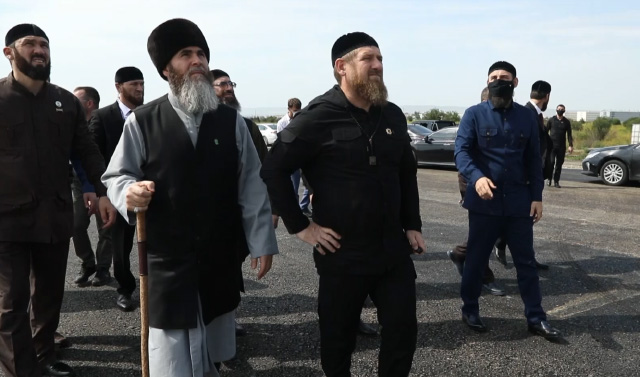 Рамзан Кадыров проверил ход строительства въездной арки в Грозный со стороны Аргуна