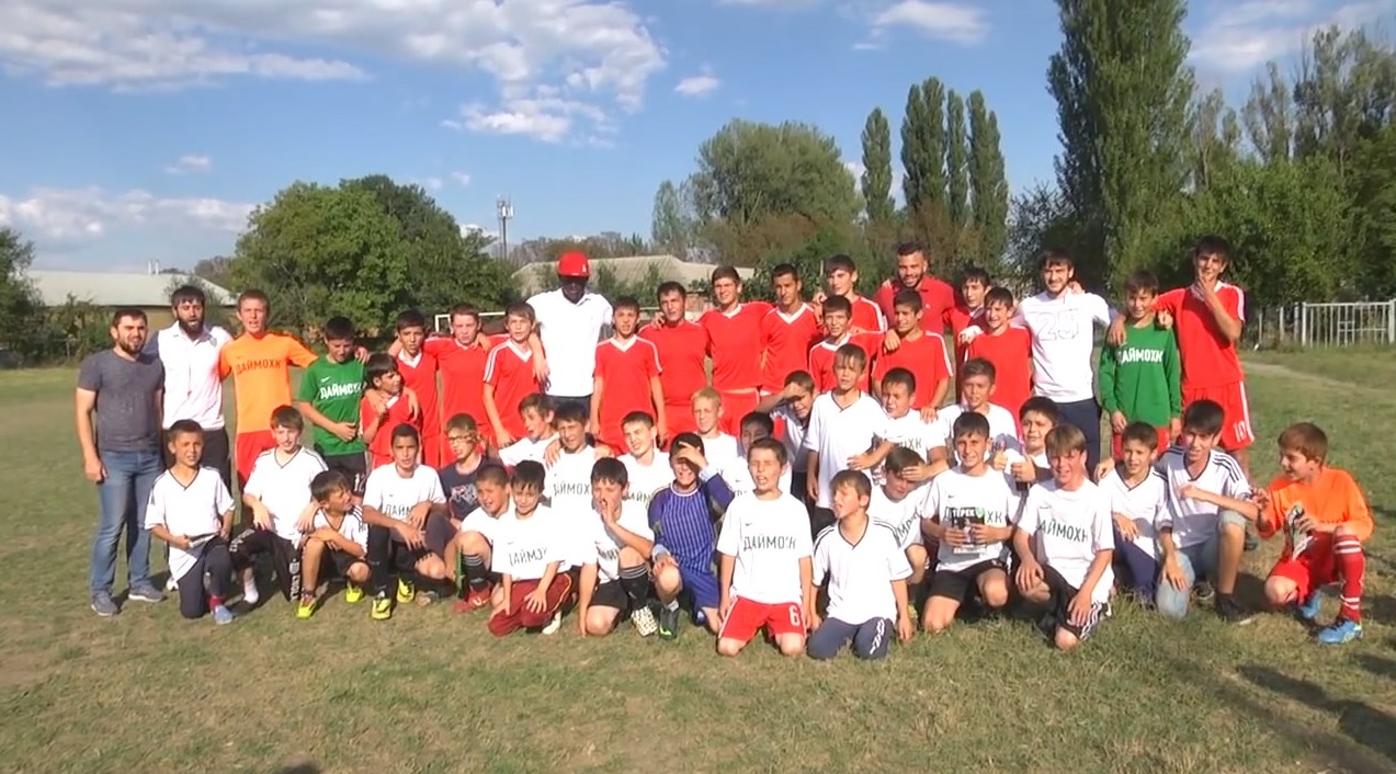 Футболисты «Терека» побывали в аргунской школе 
