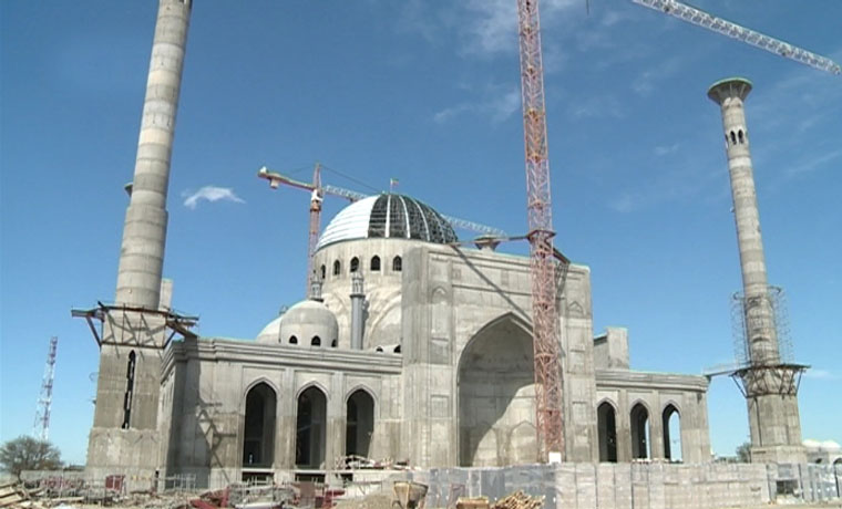 Рамзан Кадыров проинспектировал строительство мечети в Шали 
