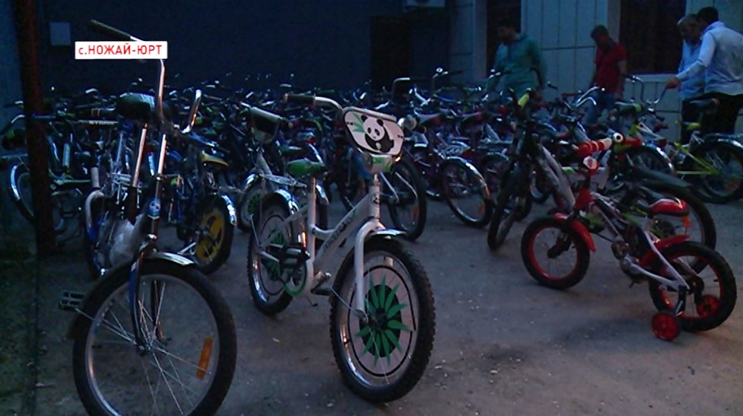 В Ножай-Юртовском районе сотни детей получили велосипеды 