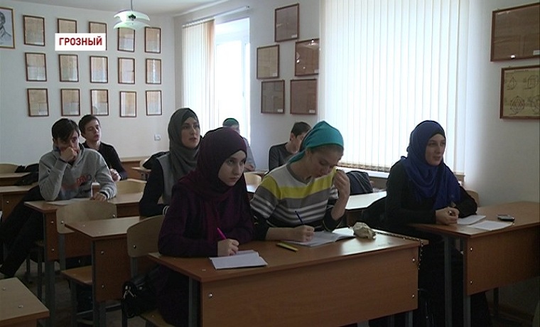 Чеченские школьники  могут бесплатно получить уроки в физико-математической школе при ЧГПУ 