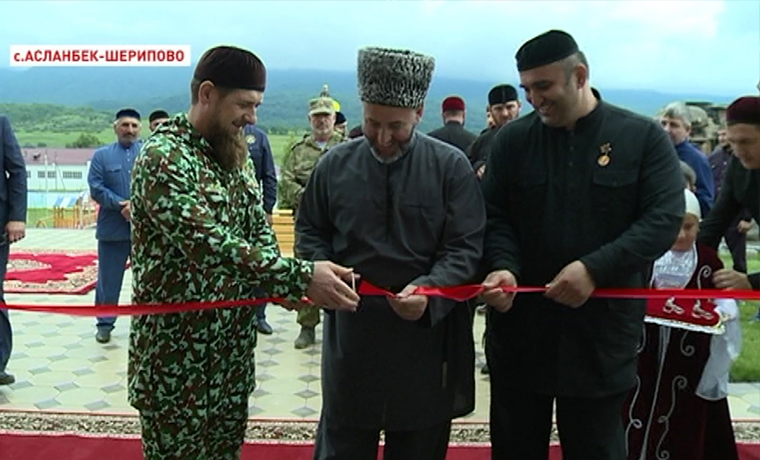 Глава Чечни принял участие в нового корпуса открытии Центра социальной реабилитации в Шатойском районе