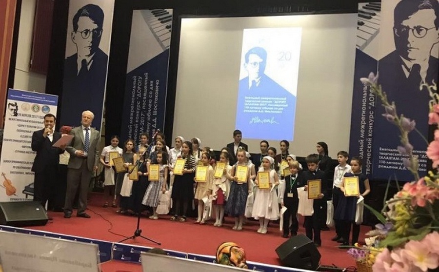 Учащиеся Национальной музыкальной школы им.М.Магомаева дали отчетный концерт 
