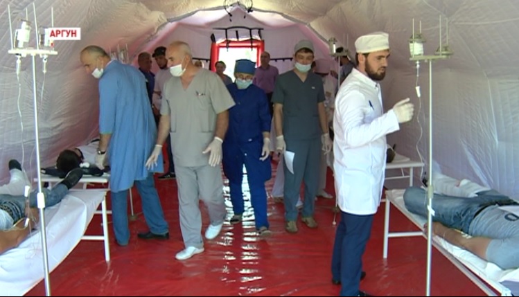Сотрудники Центра медицины катастроф, скорой помощи, спасатели и пожарные провели учения в Аргуне 