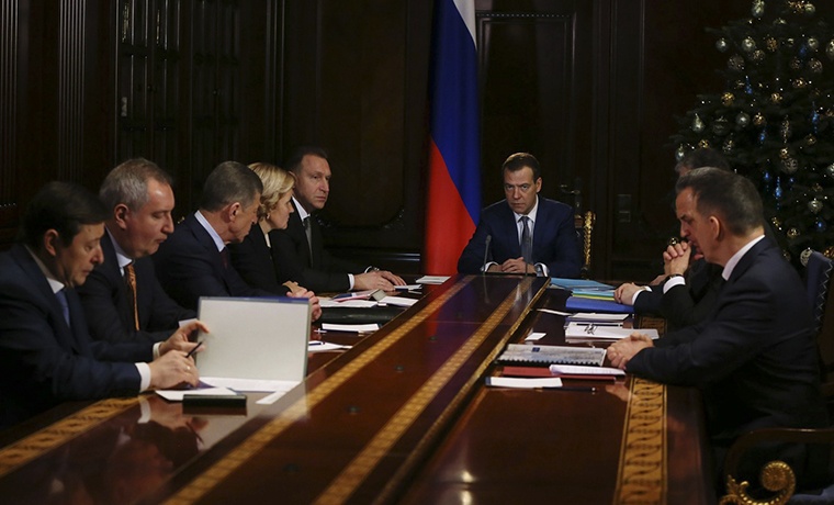 Правительство РФ приняло к исполнению федеральный бюджет на 2017—2019 годы