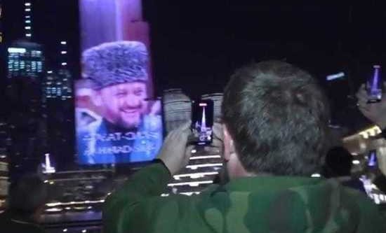 Глава ЧР поблагодарил руководство ОАЭ за фотоинсталляцию  Ахмата-Хаджи Кадырова на «Бурдж-Халифа»