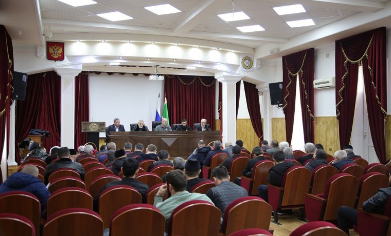 Иса Кадиров провел расширенное совещание с руководителями подведомственных подразделений компании