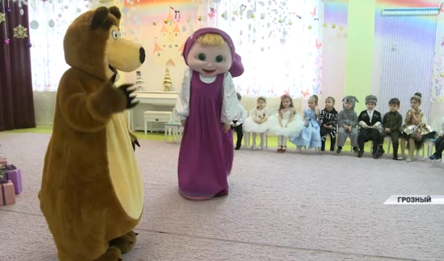 Хадижат Кадырова организовала в детсаде «Сказочный замок» театрализованное новогоднее представление