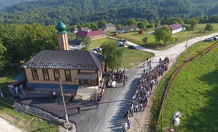 Глава Чечни принял участие в открытии мечети в селе Стерч-Керч