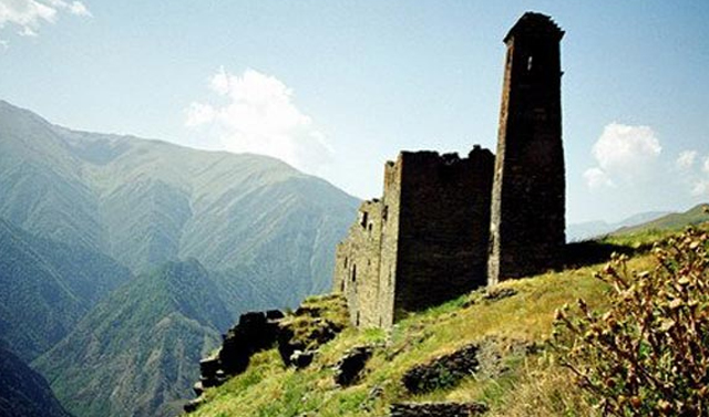 Боевую и жилую башни XIV-XVI веков начали реставрировать в Галанчожском районе Чечни