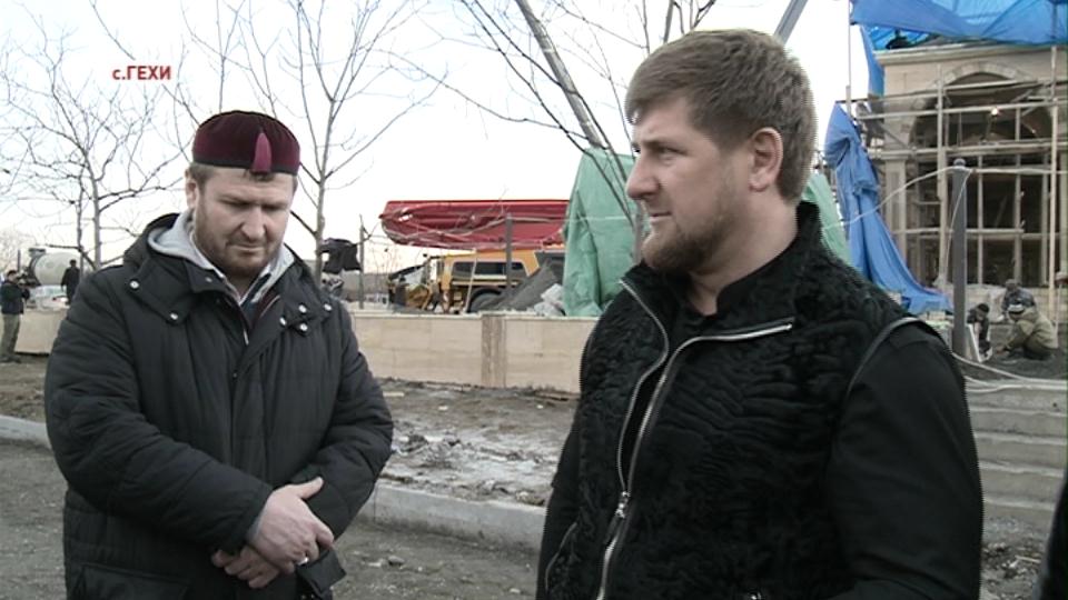 Р.Кадыров проинспектировал ход строительства мечети в с.Гехи