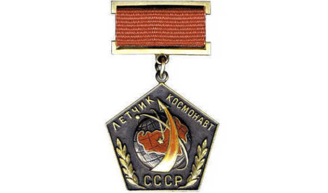 14 октября в 1961 году было учреждено почётное звание «Лётчик-космонавт СССР»