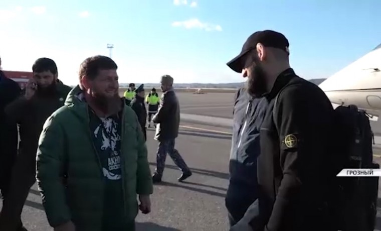 Чеченский Боец UFC Хамзат Чимаев прилетел на родину