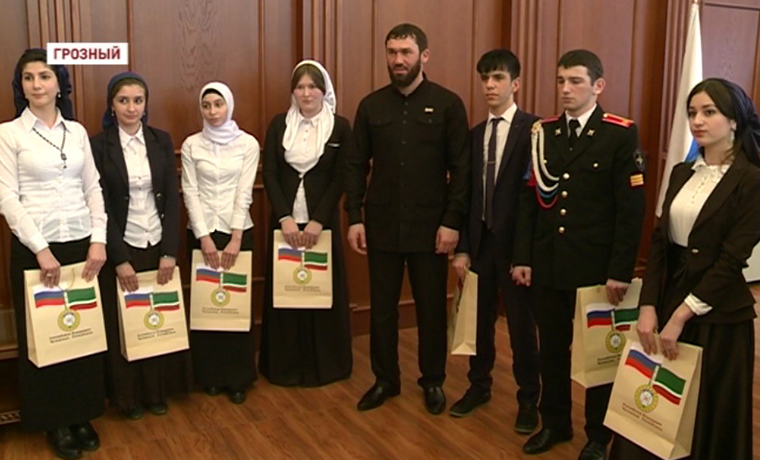 Законодатели Чечни провели акцию «Парламентский Час» 