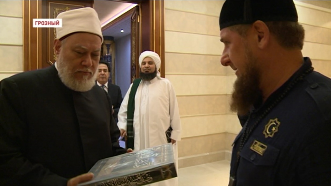 Глава Чечни получил ценные подарки из рук Шейха Али Джума