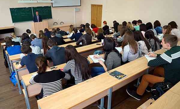 Студентов российских вузов отпустят на каникулы с 1 по 10 мая