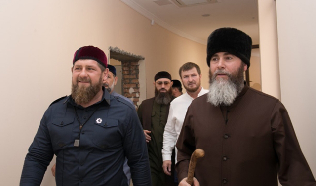 Рамзан Кадыров проинспектировал ход строительства мечети и школы хафизов в Шали