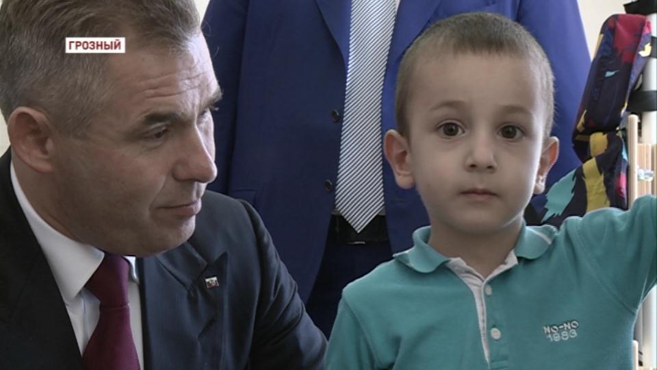 Павел Астахов посетил детские социальные учреждения Грозного