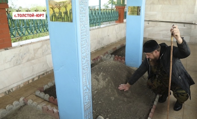 Рамзан Кадыров посетил несколько зияртов в священный месяц Рамадан