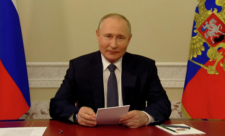 Путин наградил медиков за вклад в развитие здравоохранения