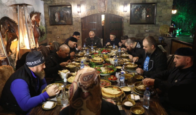 Рамзан Кадыров пригласил на ифтар специалистов, противостоящих COVID-19