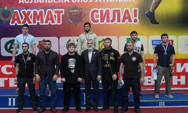 В Грозном прошел Всероссийский турнир по вольной борьбе среди юниоров до 21 года