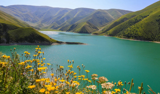 В Чеченской Республике состоялся пеший поход от озера Кезеной-Ам к заброшенному селу Харкарой