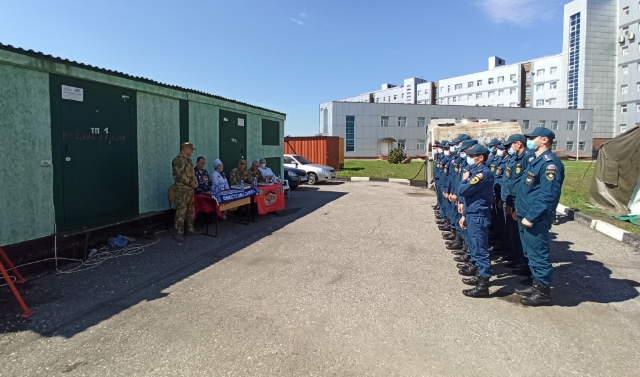 В Грозном отметили сотрудников МЧС, отличившихся в борьбе с COVID-19 