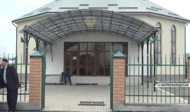 Первая  пятничная  молитва прошла в новой мечети станицы Шелкозаводской 