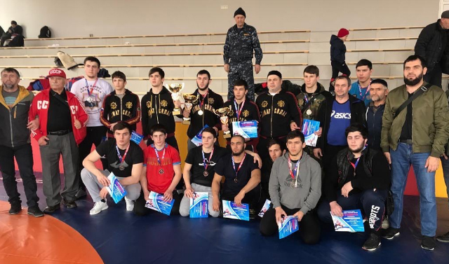 На первенстве СКФО по греко-римской борьбе чеченские спортсмены взяли 14 медалей