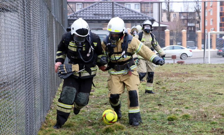 В Грозном прошли матчи по пожарному футболу